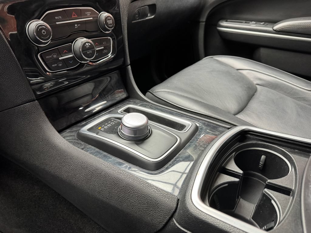 Used 2019 Chrysler 300 Limited RWD image 18