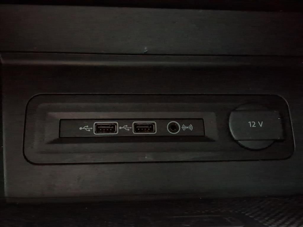 Used 2020 Volkswagen Atlas Cross Sport SE w/ Towing Package image 12