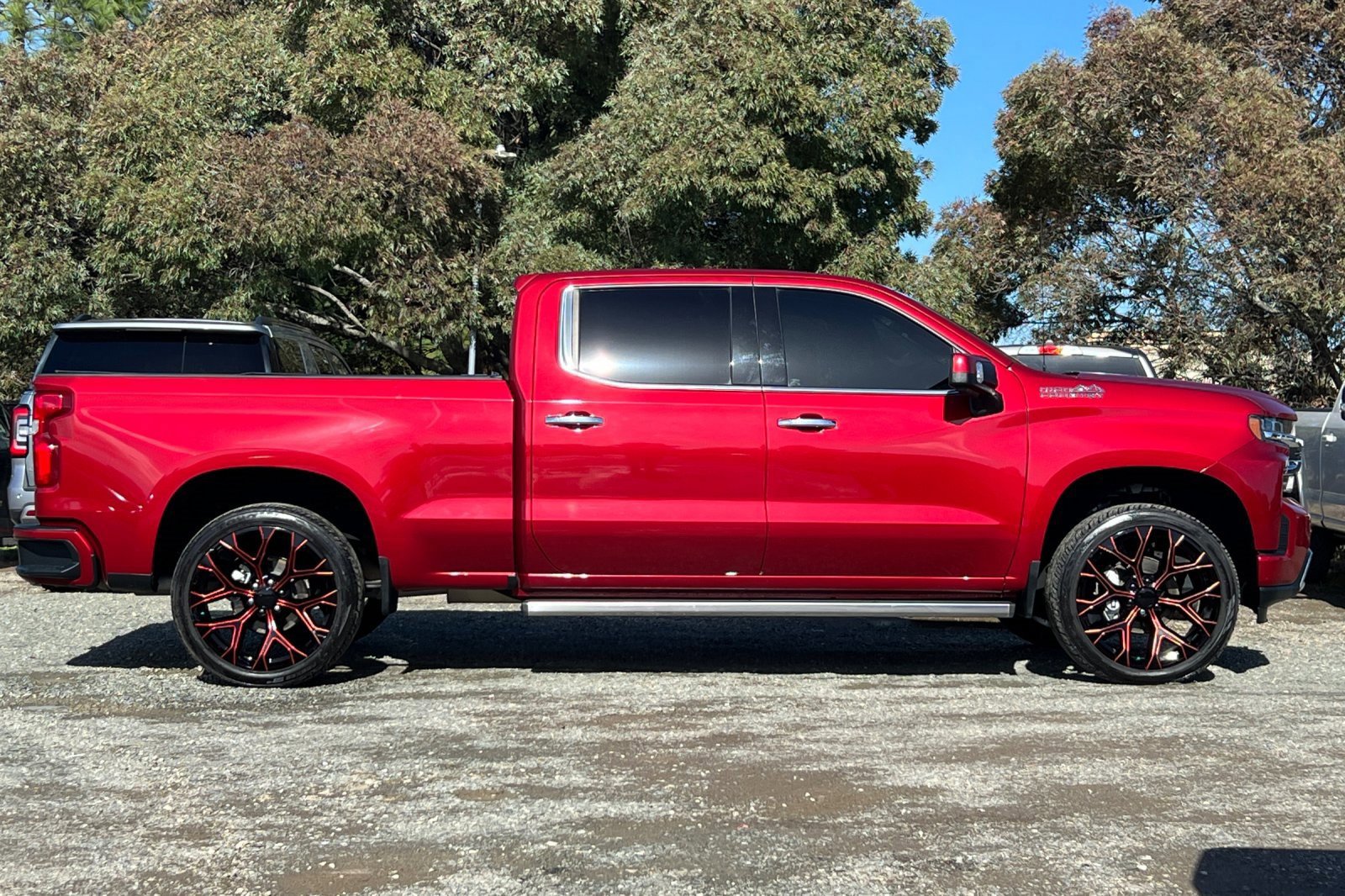 Used 2020 Chevrolet Silverado 1500 High Country w/ Technology Package image 6