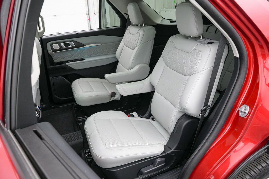 Certified 2025 Ford Explorer Platinum w/ Ultimate Package image 20