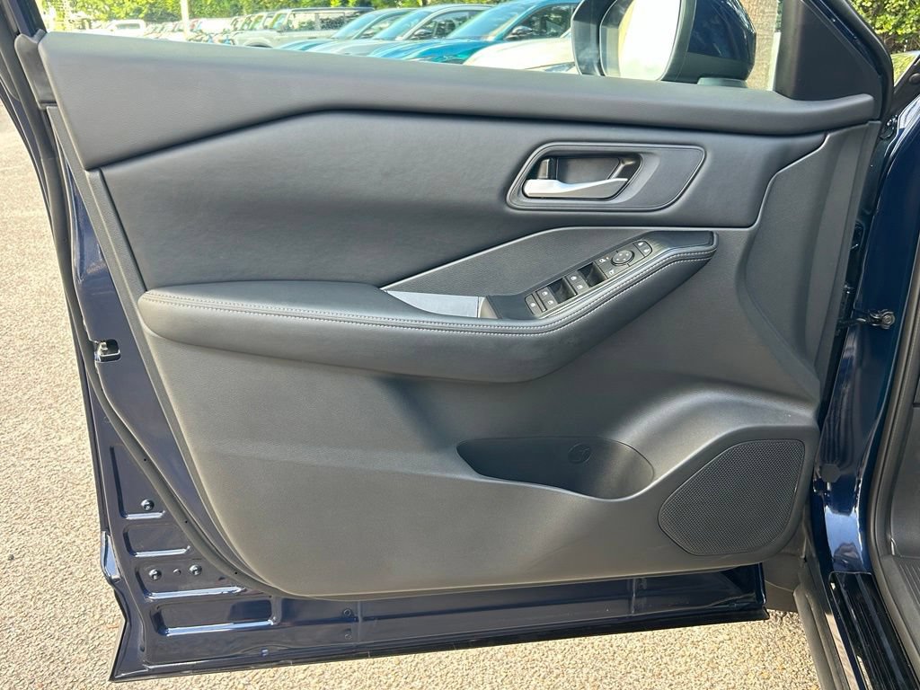 Used 2025 Nissan Rogue SV FWD image 33