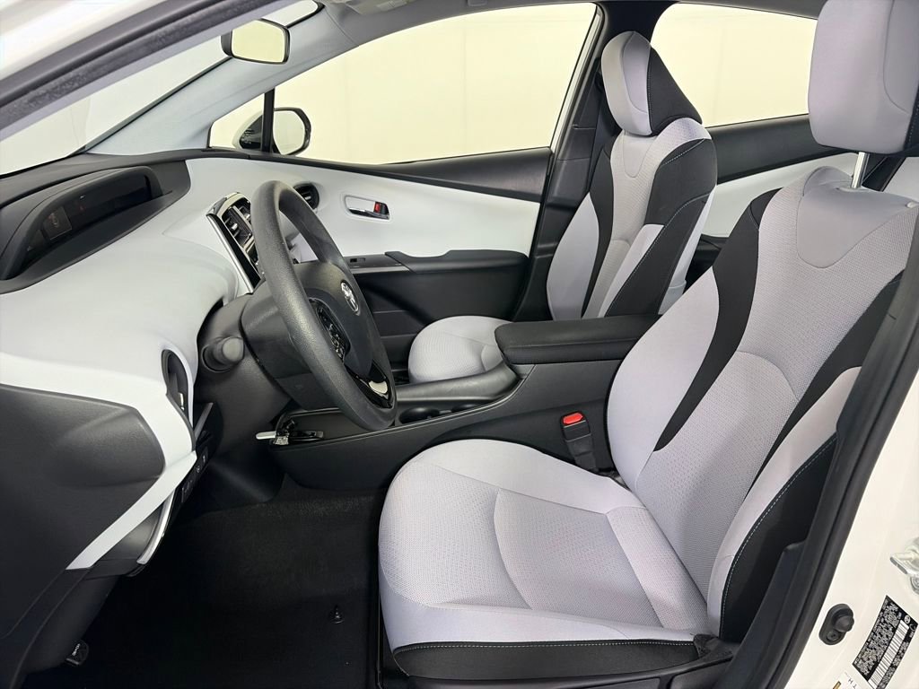 Used 2020 Toyota Prius LE w/ Carpet Mat Package image 11