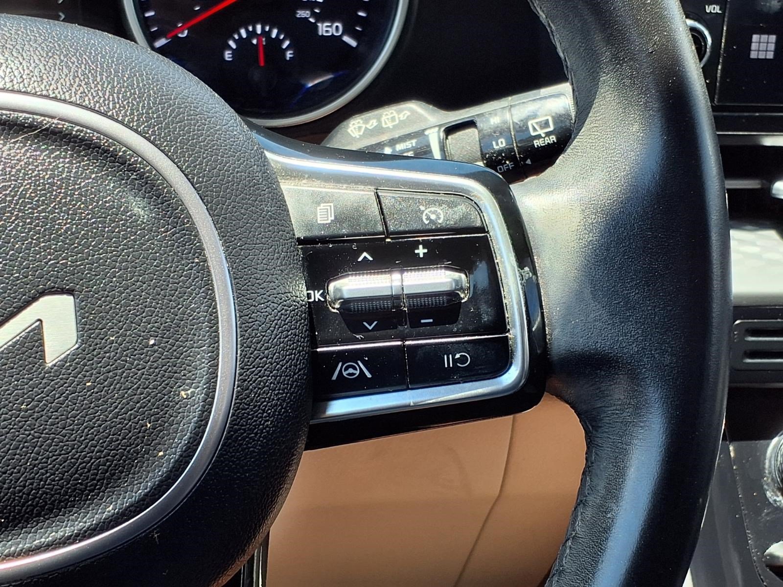 Used 2023 Kia Carnival LX FWD image 27