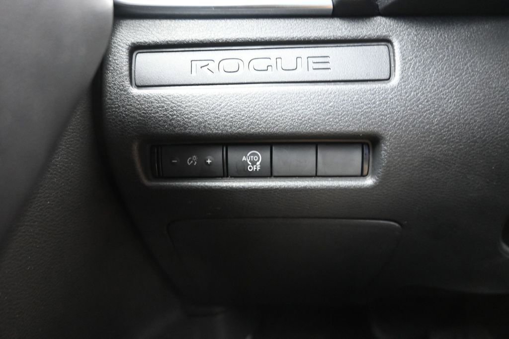 Used 2023 Nissan Rogue S AWD/4WD image 18