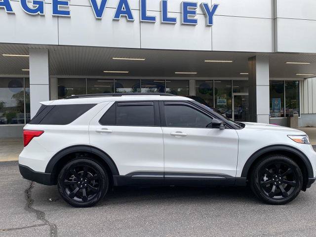 Certified 2022 Ford Explorer XLT w/ Equipment Group 202A AWD/4WD image 8