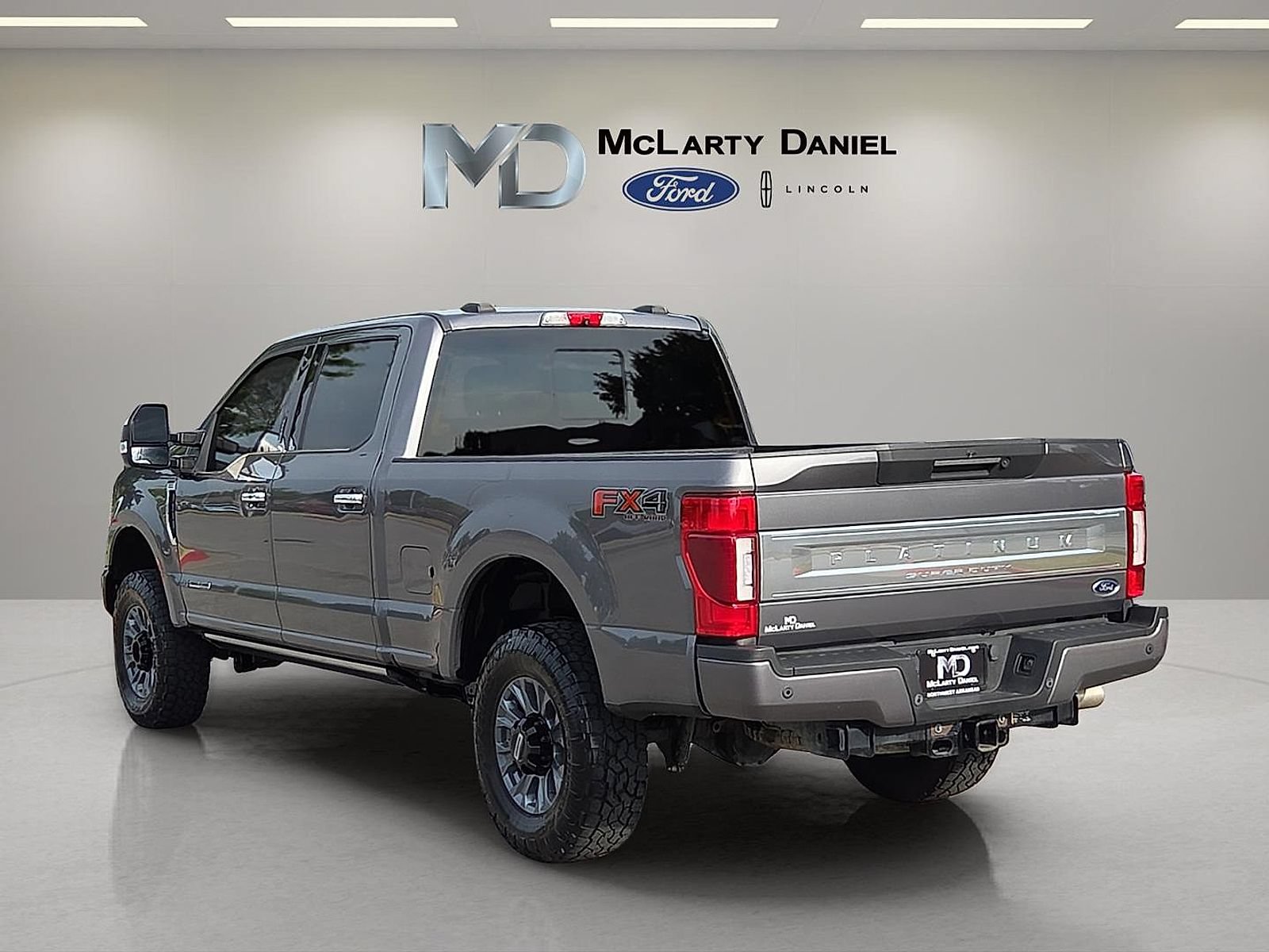 Certified 2022 Ford F250 Platinum w/ FX4 Off-Road Package AWD/4WD image 4