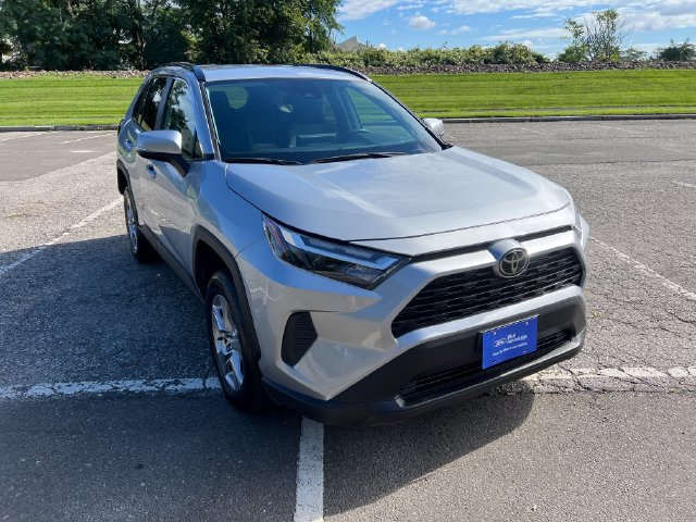 Used 2025 Toyota RAV4 XLE AWD/4WD image 2
