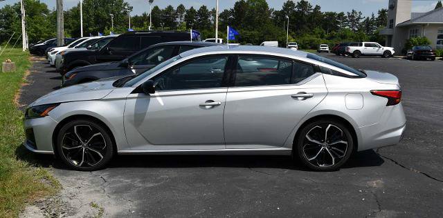 Used 2024 Nissan Altima 2.5 SR FWD image 6