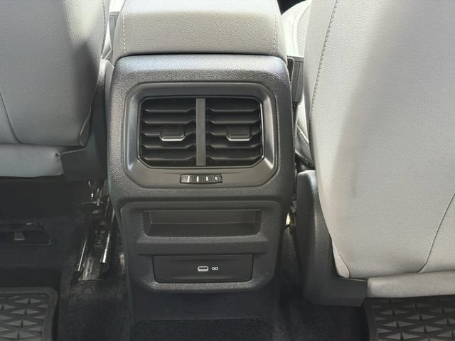 Used 2024 Volkswagen Taos SE FWD image 9