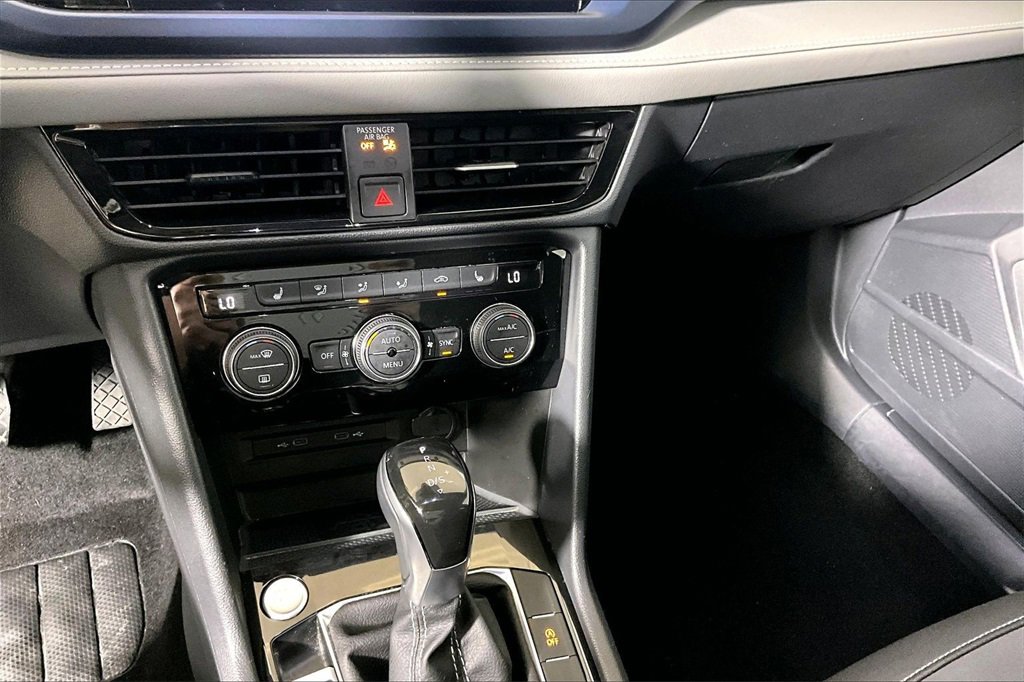 Used 2024 Volkswagen Taos SE image 25