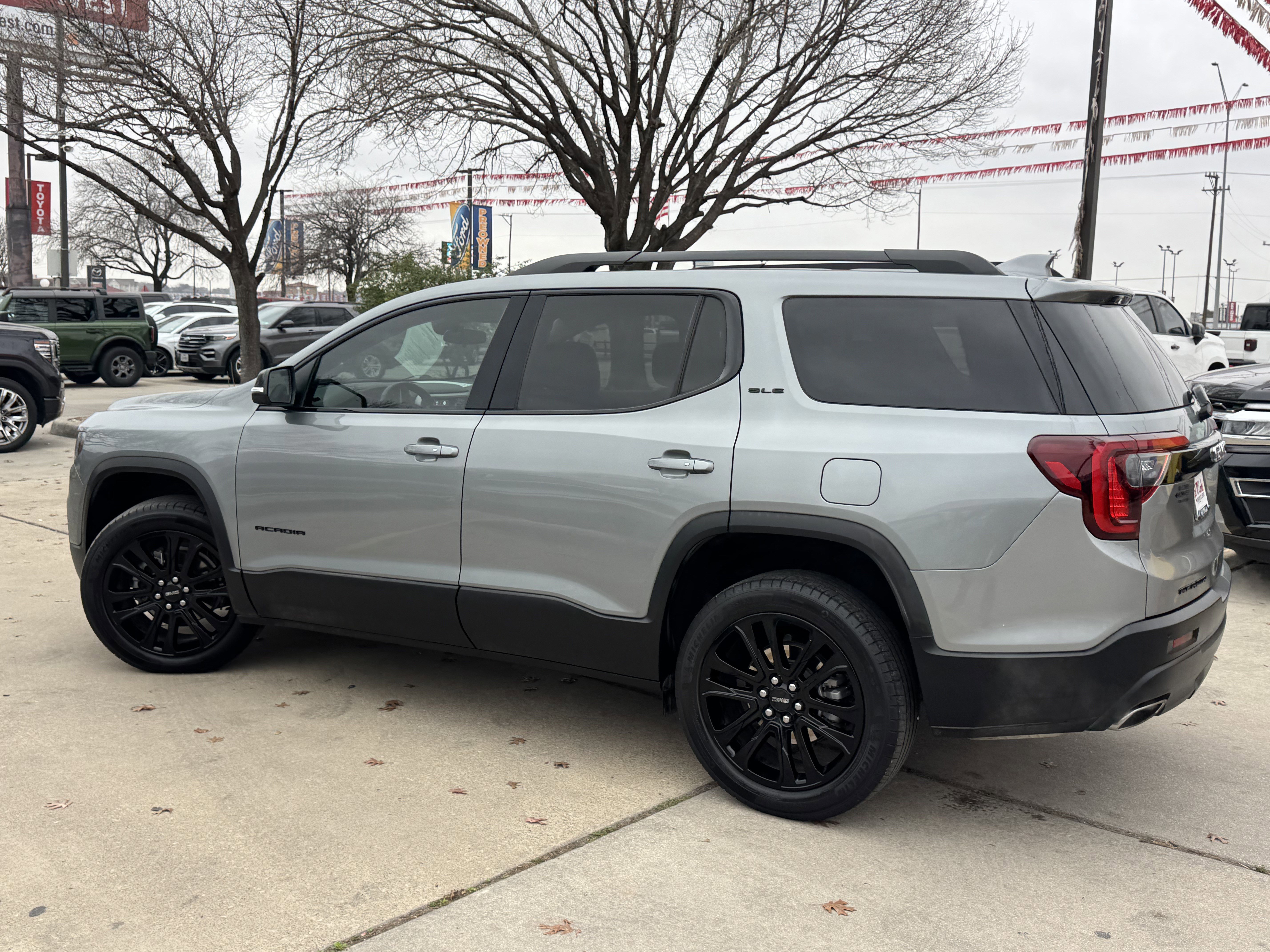 Used 2023 GMC Acadia SLE w/ Elevation Edition image 6
