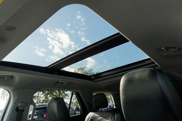 Certified 2022 Ford Explorer Limited w/ Limited Technology Package image 14