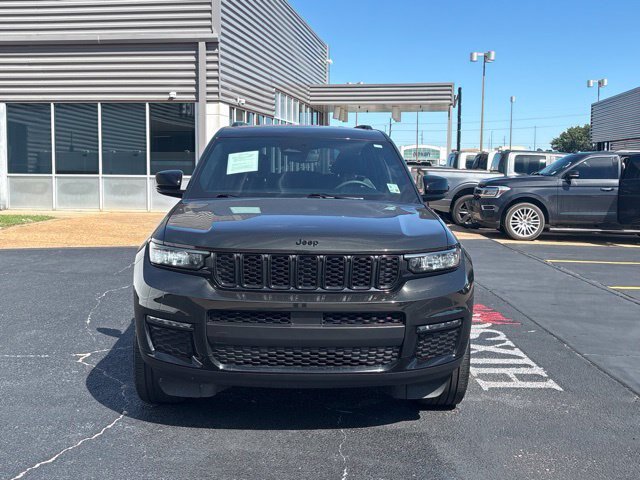 Used 2024 Jeep Grand Cherokee L Limited w/ Black Appearance Package RWD image 12