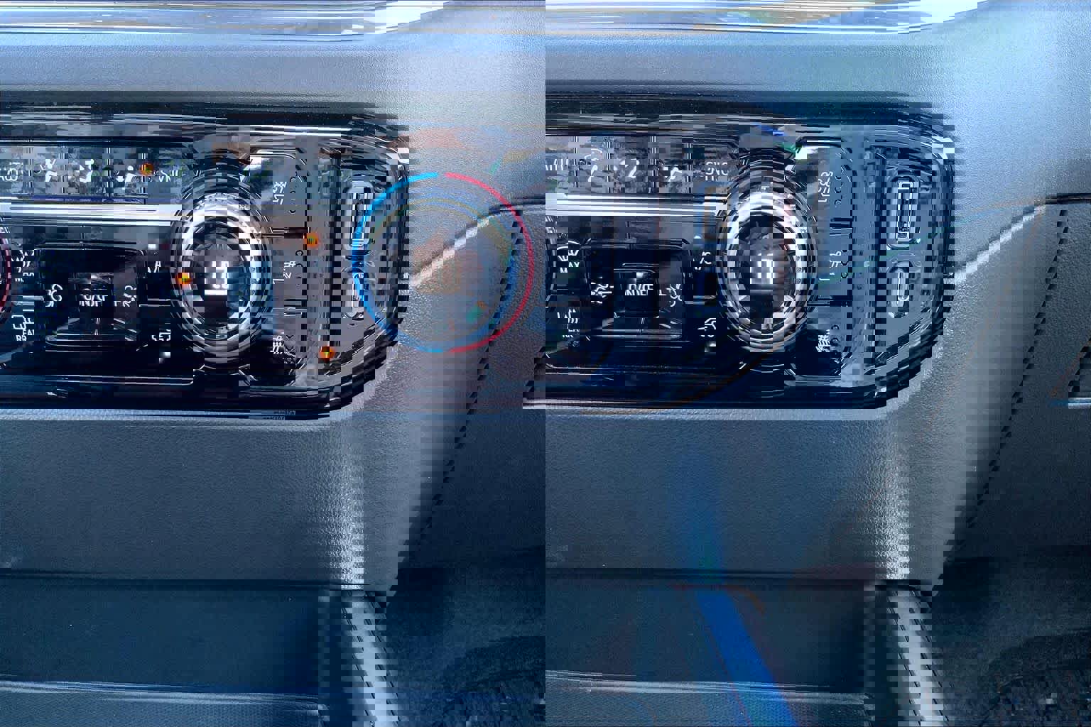 Used 2022 GMC Sierra 1500 SLT w/ SLT Convenience Package image 34