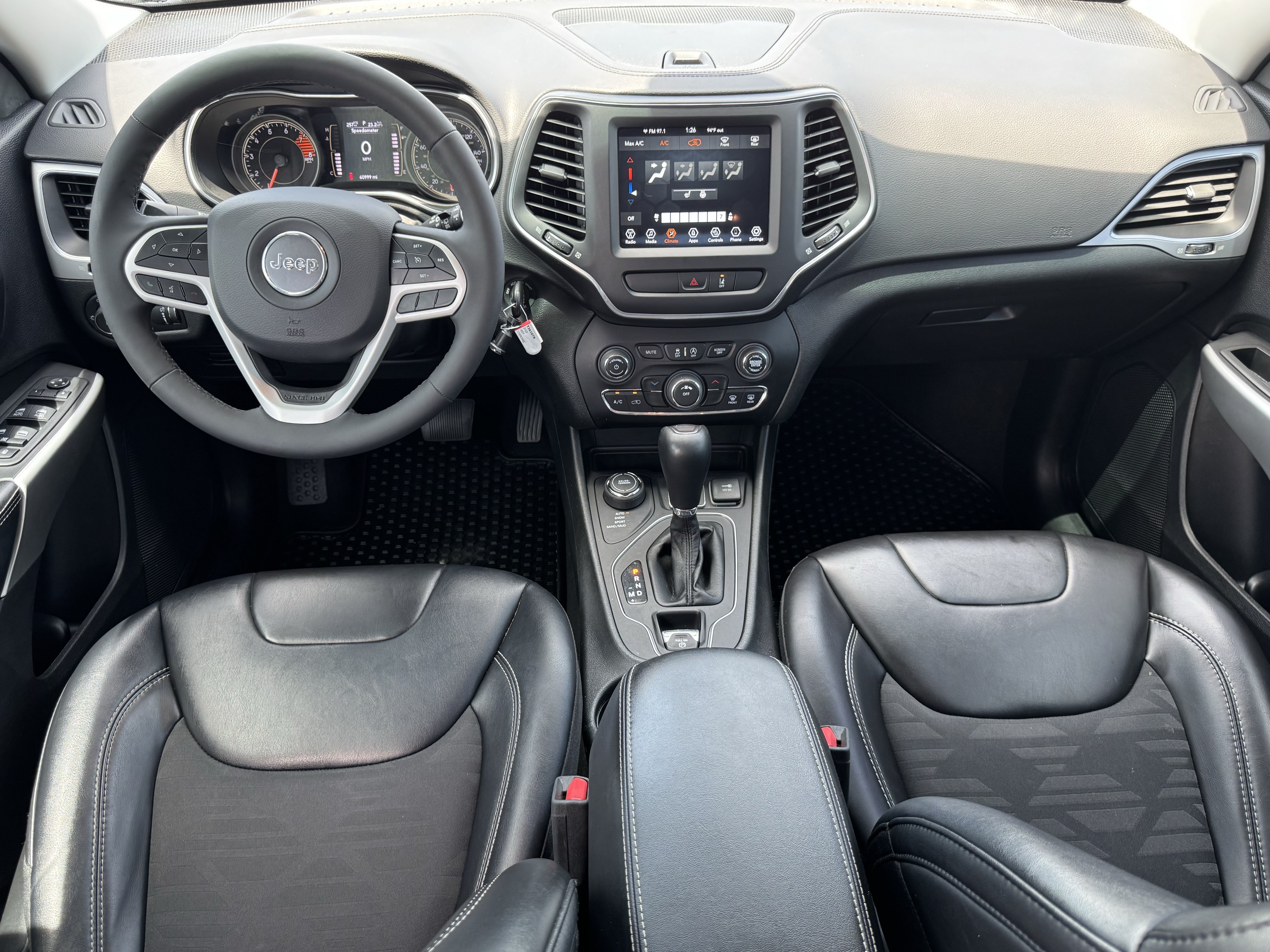 Used 2022 Jeep Cherokee Latitude AWD/4WD image 25