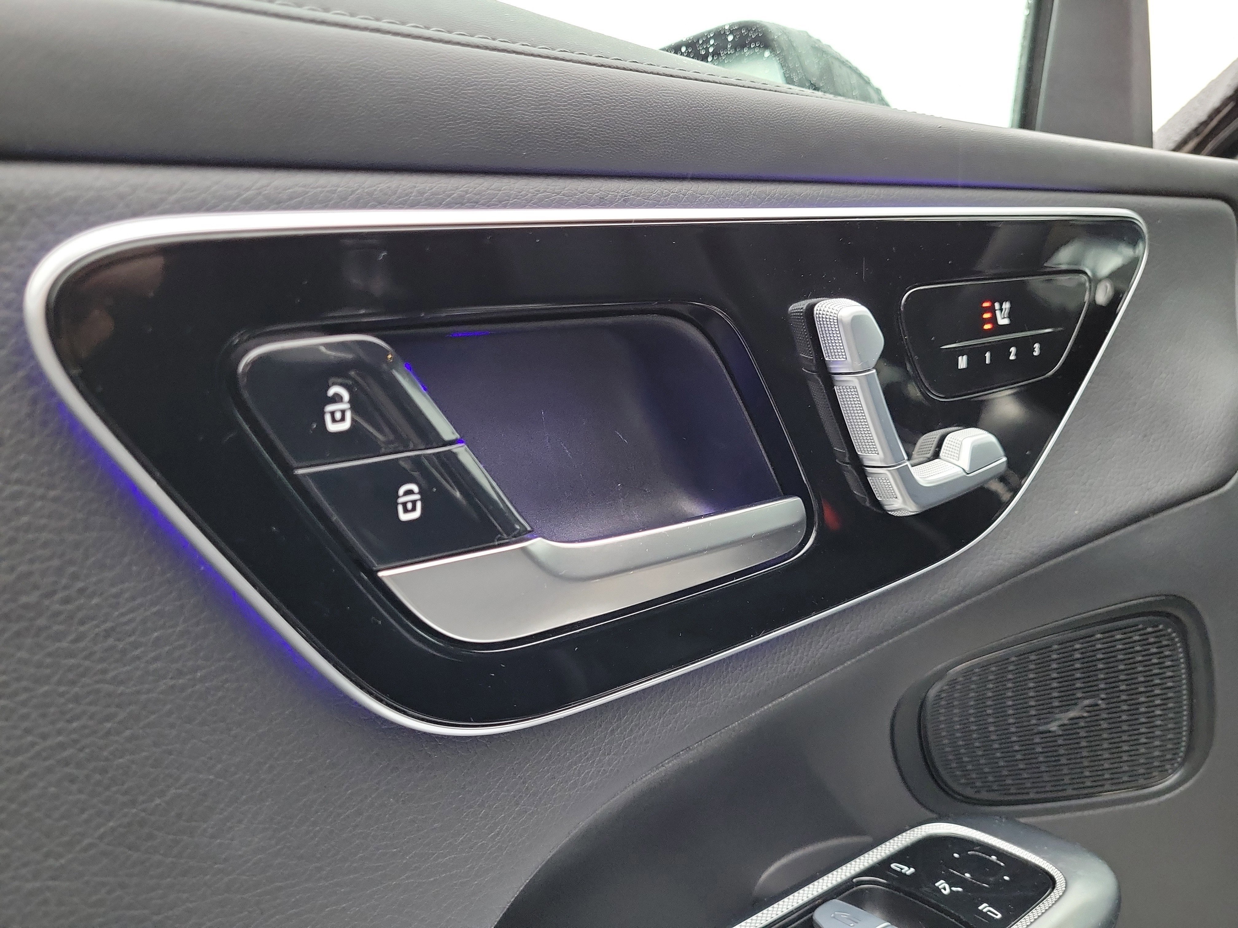 Used 2023 Mercedes-Benz GLC 300 4MATIC image 17