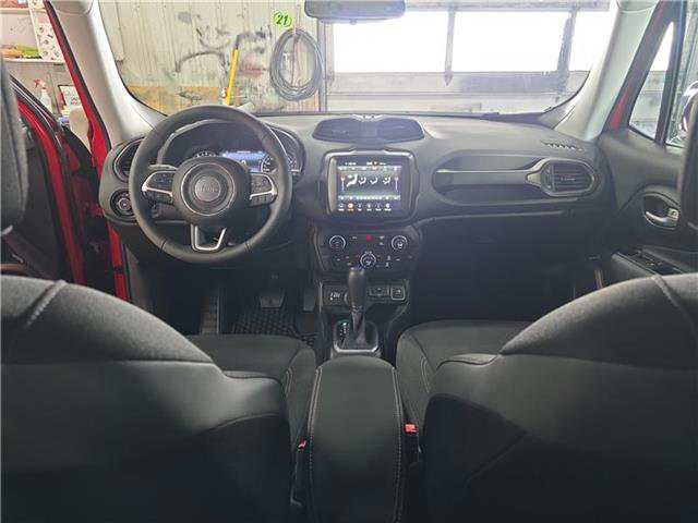 Used 2023 Jeep Renegade Latitude AWD/4WD image 16
