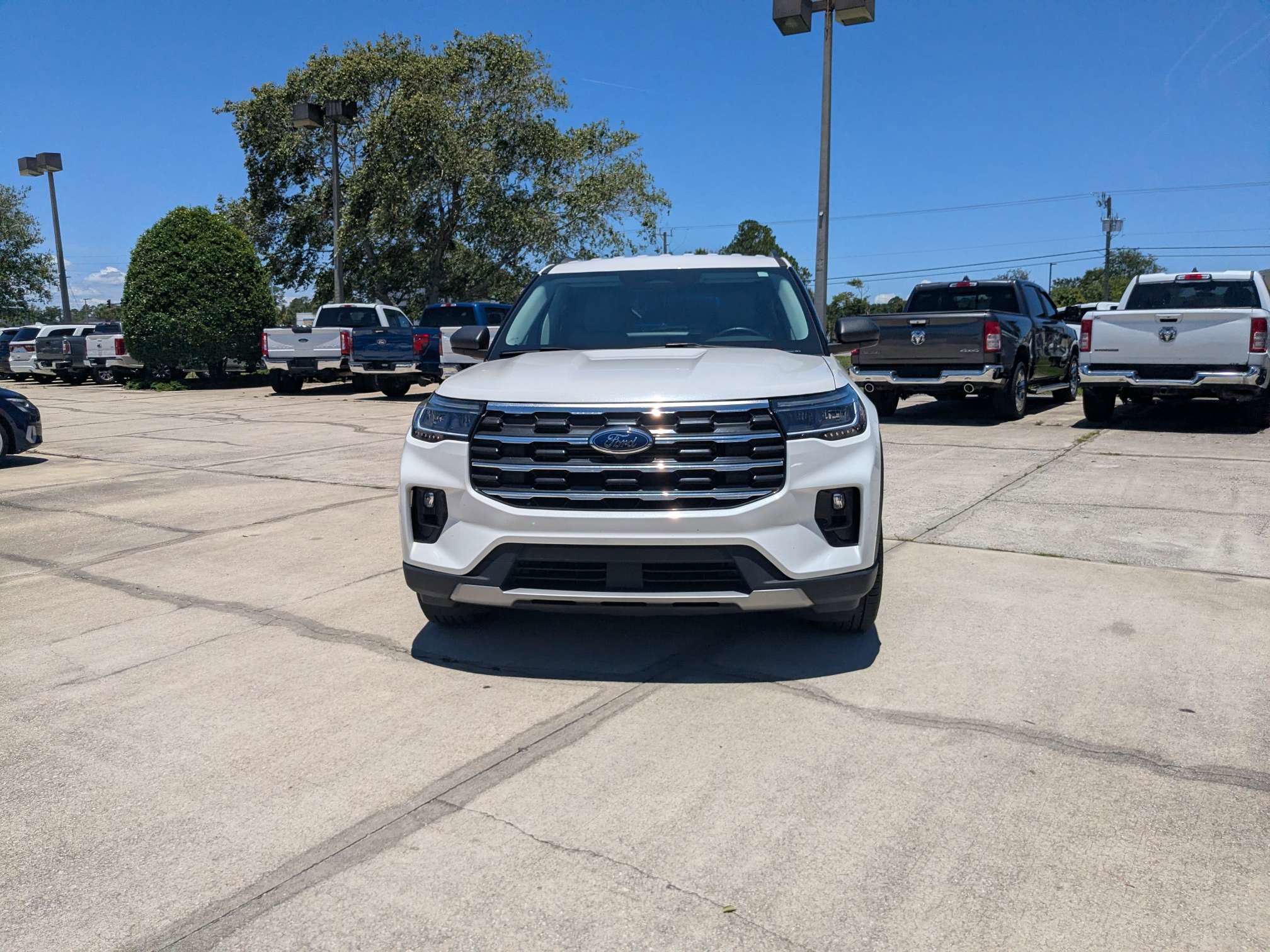 Certified 2025 Ford Explorer Active w/ Active Comfort Package RWD image 9