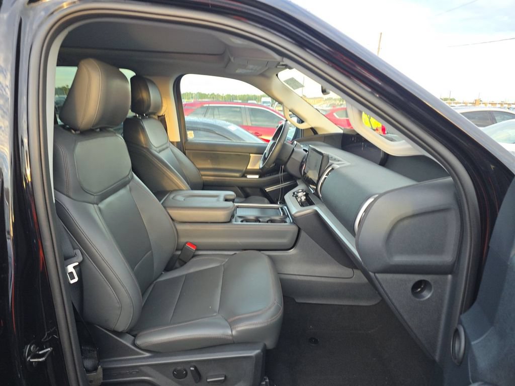 Certified 2025 Ford Expedition Active AWD/4WD image 6