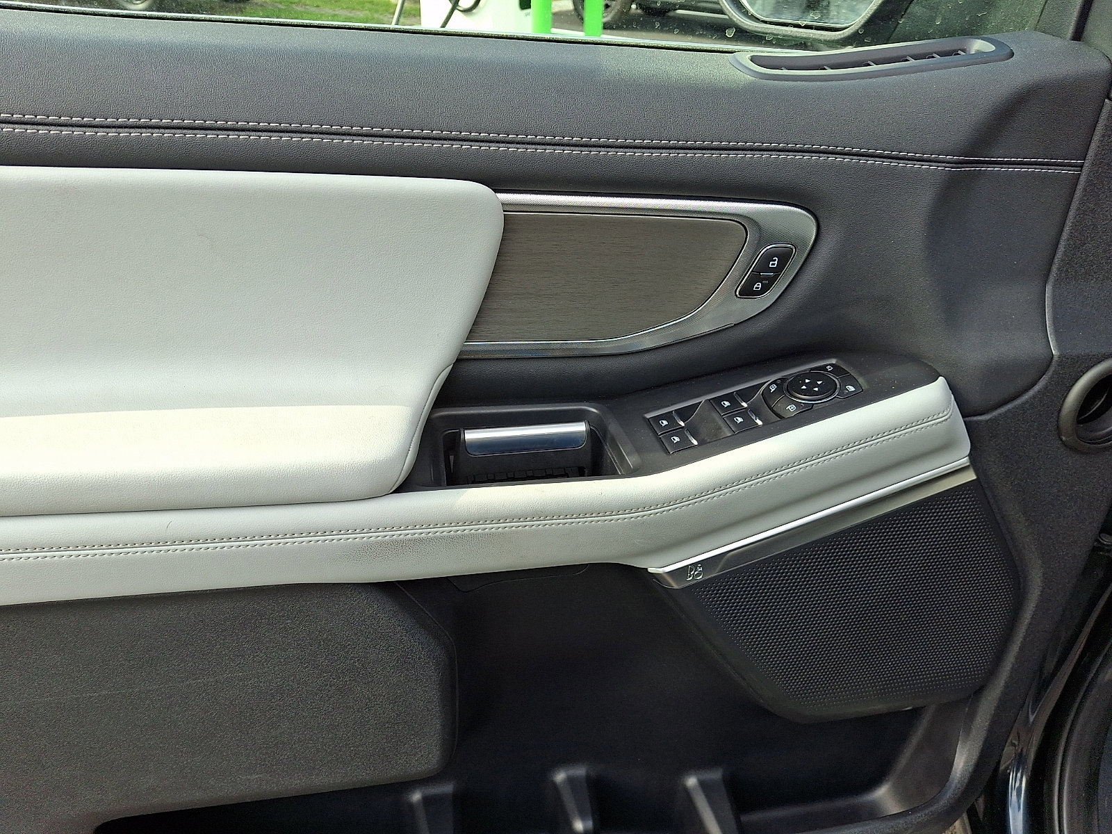 Certified 2025 Ford Expedition Platinum w/ Driver's Package AWD/4WD image 14