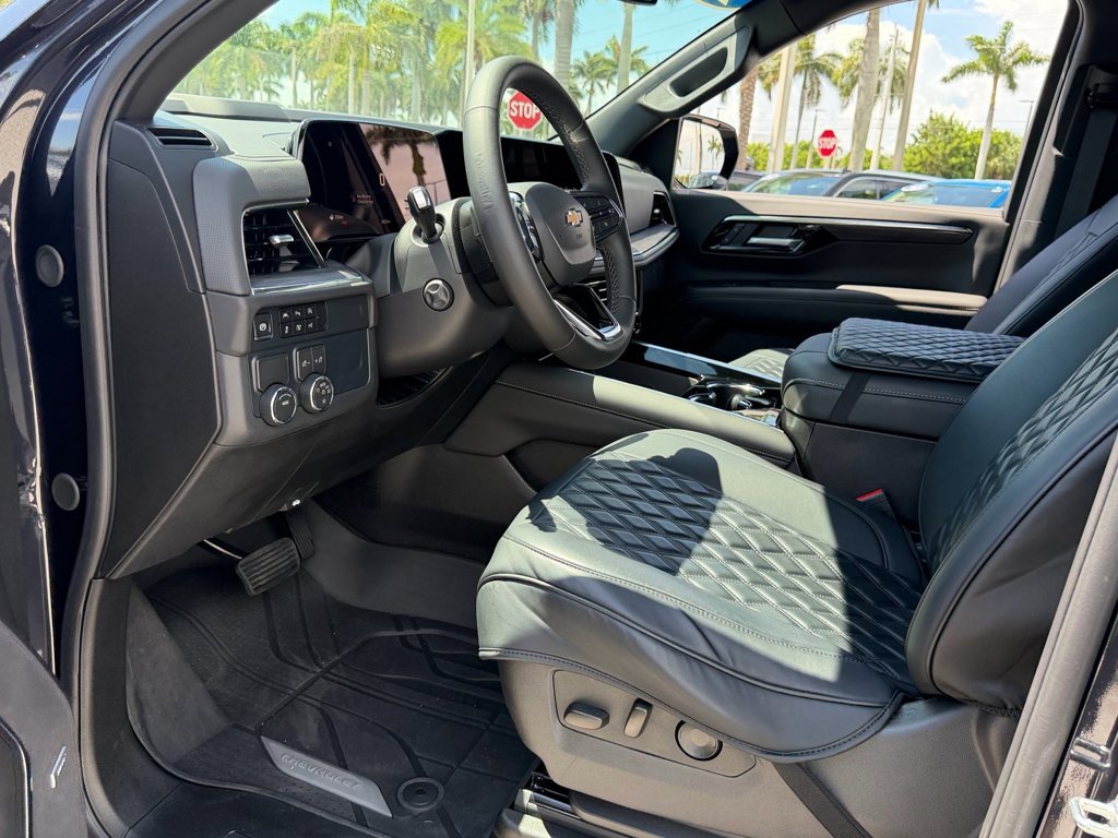 Used 2026 Chevrolet Suburban Premier RWD image 12
