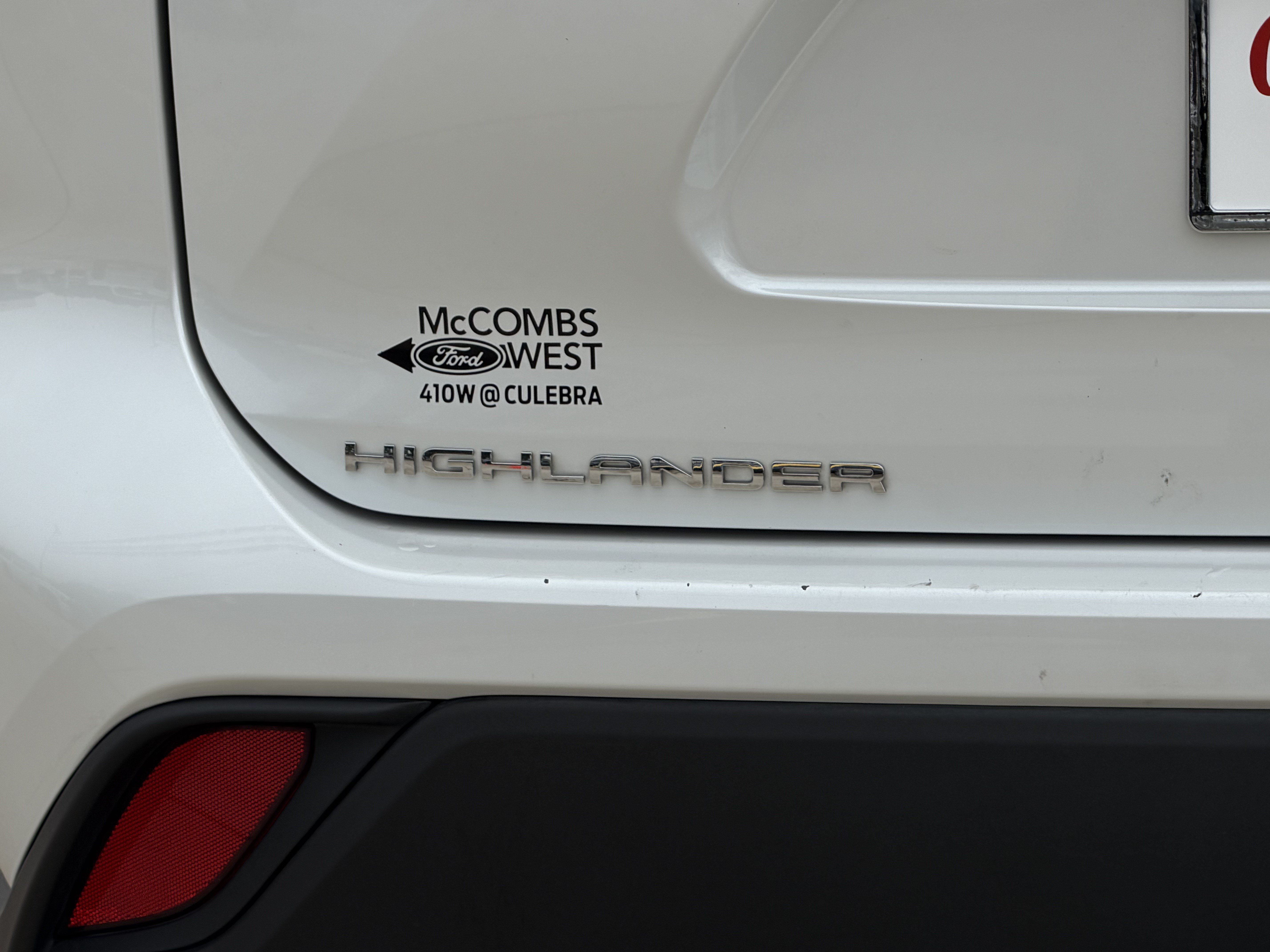 Used 2025 Toyota Highlander LE FWD image 8