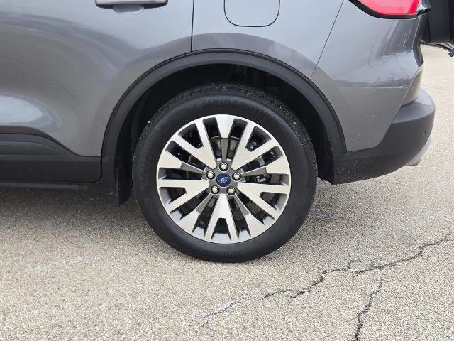 Certified 2022 Ford Escape Titanium w/ Class II Trailer Tow Package image 16