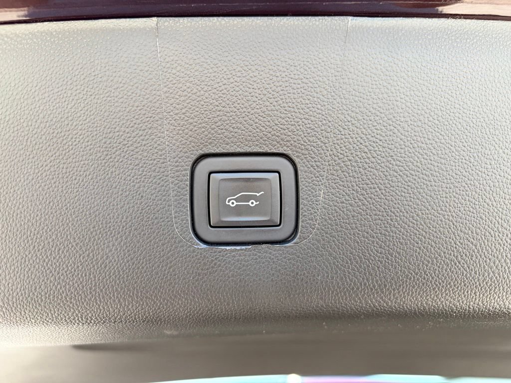 Used 2023 Chevrolet Traverse LT FWD image 29