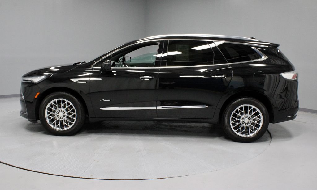 Used 2023 Buick Enclave Avenir w/ Avenir Technology Package AWD/4WD image 9