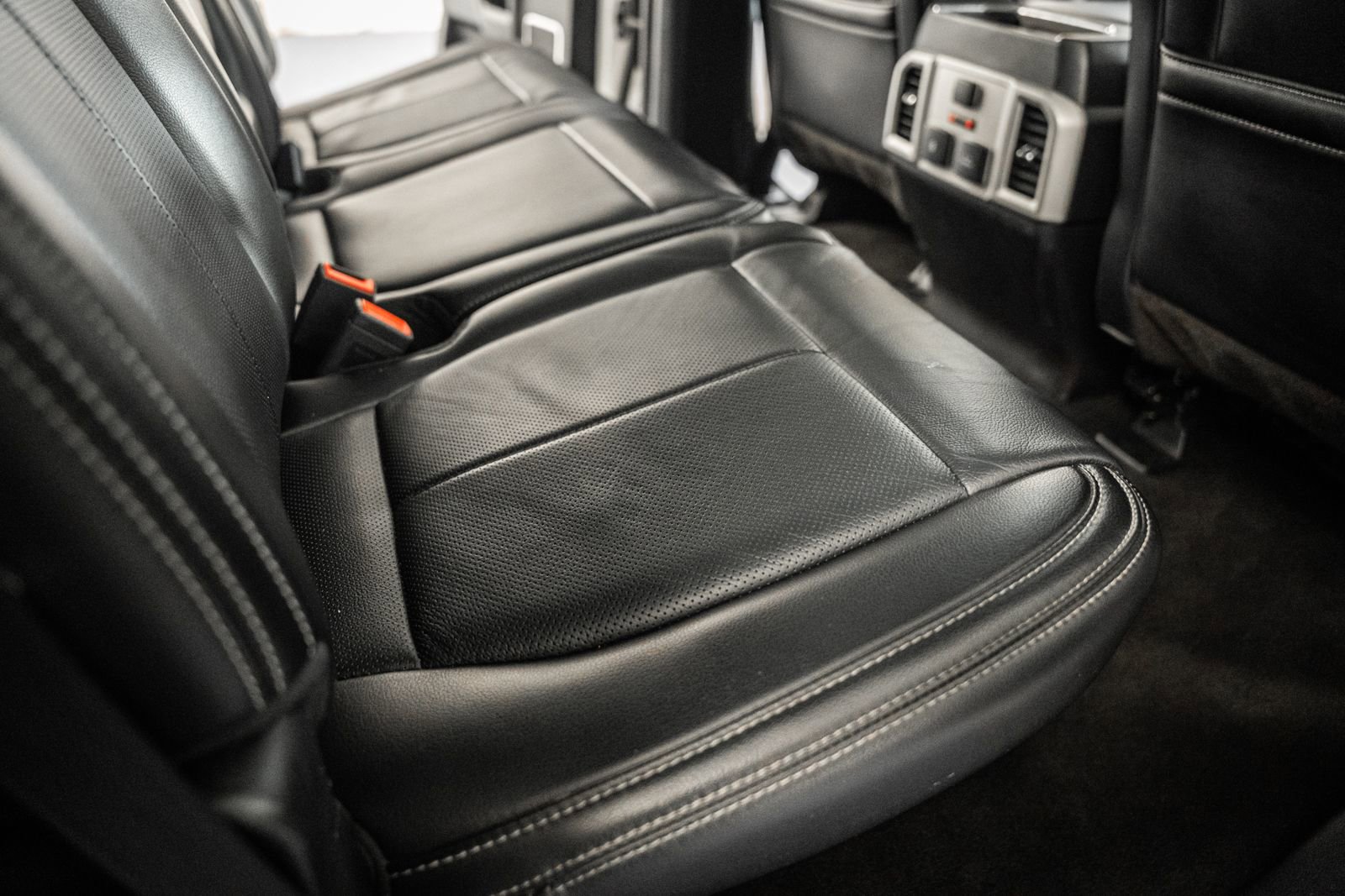 Certified 2019 Ford F150 Lariat w/ Equipment Group 502A Luxury image 38