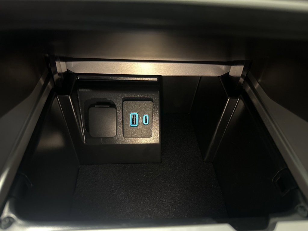 Certified 2024 Ford Explorer Platinum w/ Technology Package image 21