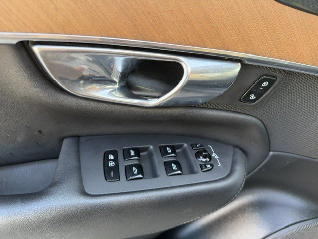Used 2023 Volvo XC90 T8 Plus w/ Protection Package Premier AWD/4WD image 12