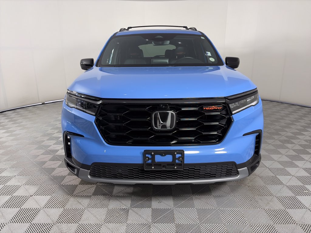 Used 2025 Honda Pilot TrailSport image 2