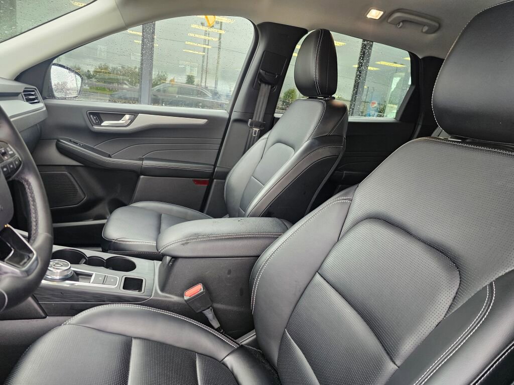 Certified 2025 Ford Escape Platinum AWD/4WD image 18