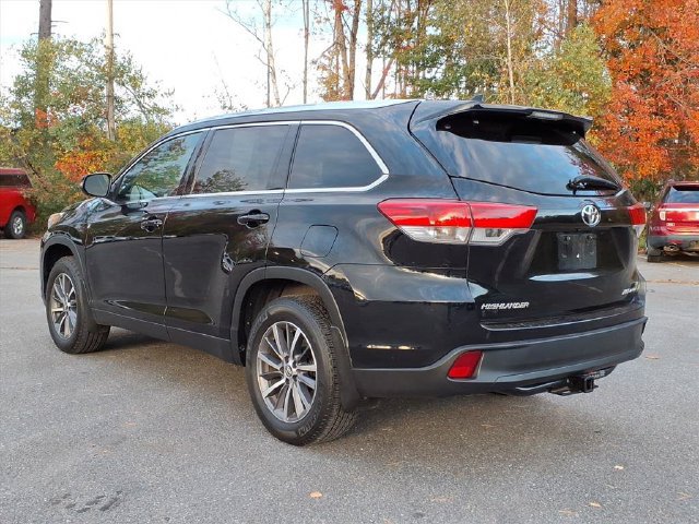 Used 2019 Toyota Highlander XLE w/ Carpet Mat Package (TMS) AWD/4WD image 7