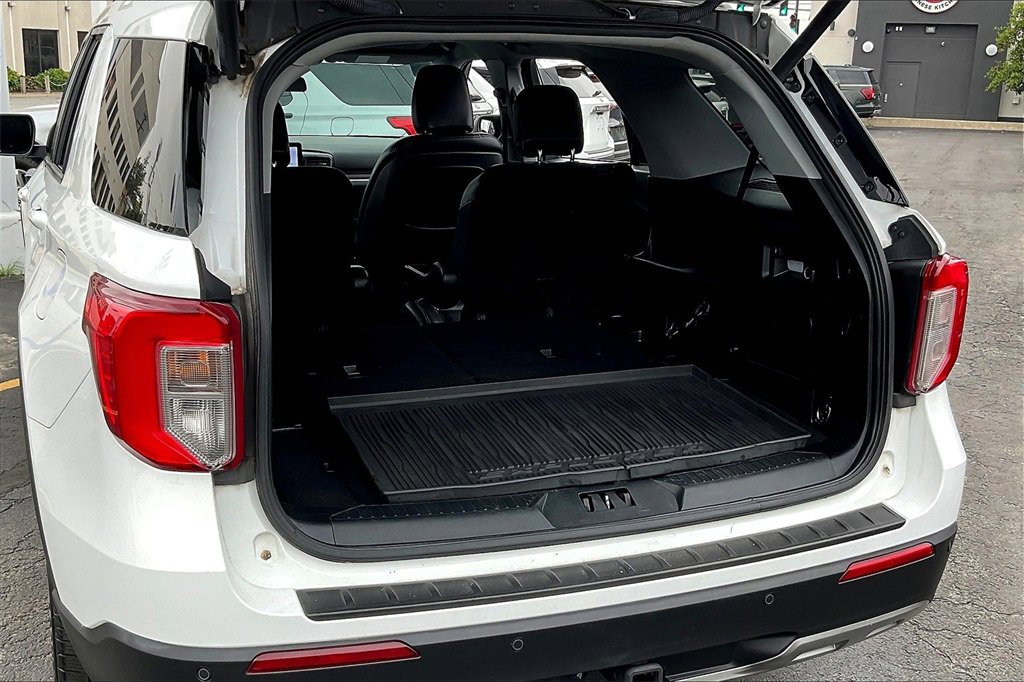 Certified 2020 Ford Explorer XLT w/ Equipment Group 202A image 27