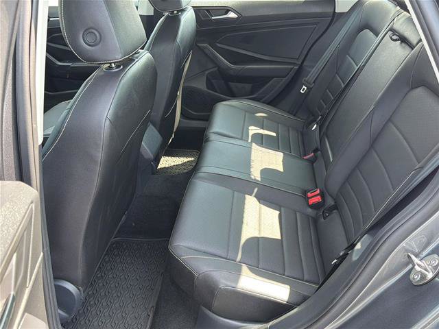 Used 2024 Volkswagen Jetta SE FWD image 16