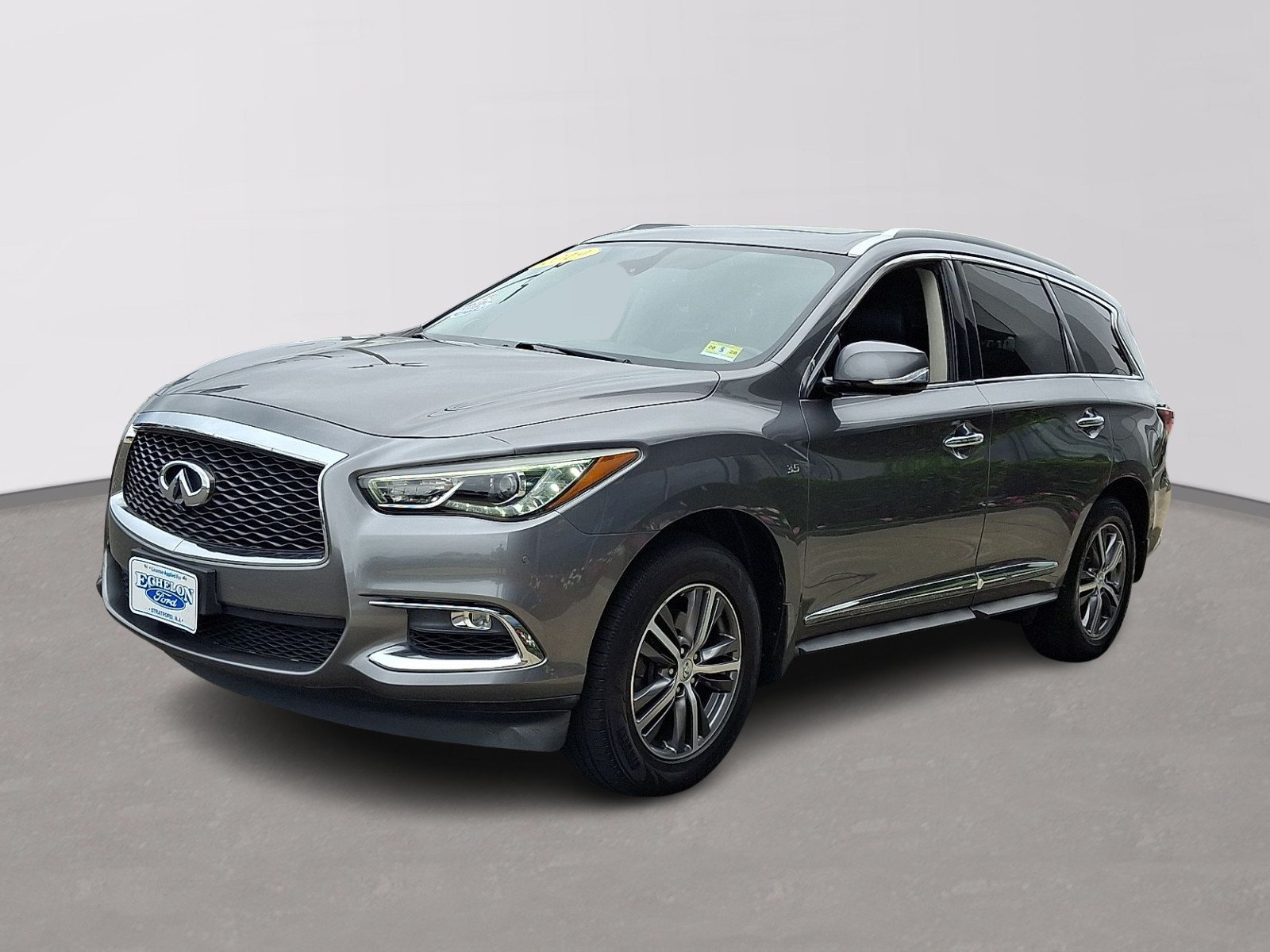 Used 2019 INFINITI QX60 Luxe w/ Essential Package AWD/4WD image 3