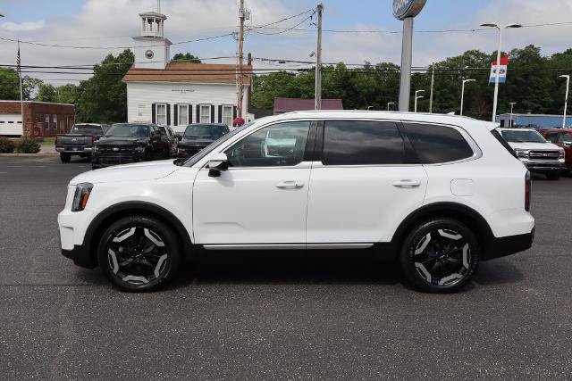 Used 2023 Kia Telluride EX w/ EX Captain's Chair Package AWD/4WD image 15