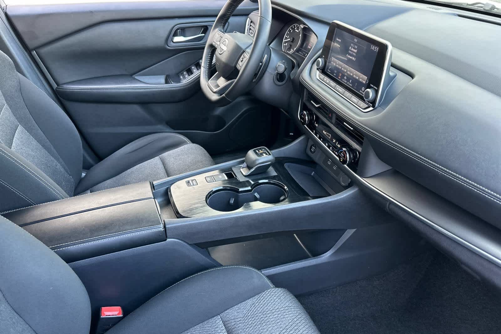 Used 2025 Nissan Rogue SV FWD image 17