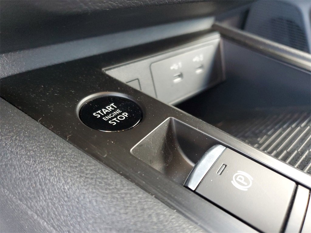 Used 2025 Nissan Kicks SV image 25