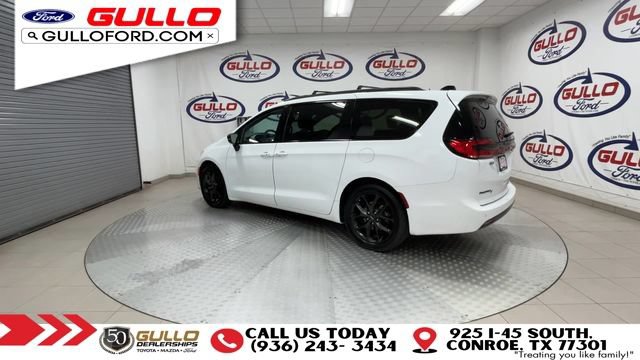 Used 2024 Chrysler Pacifica Limited w/ S Appearance Package FWD image 6