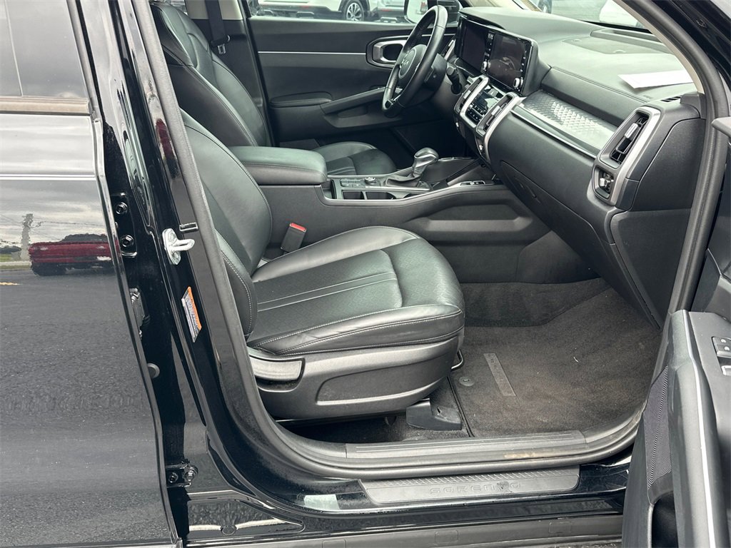 Used 2023 Kia Sorento S w/ Panoramic Sunroof Package image 13