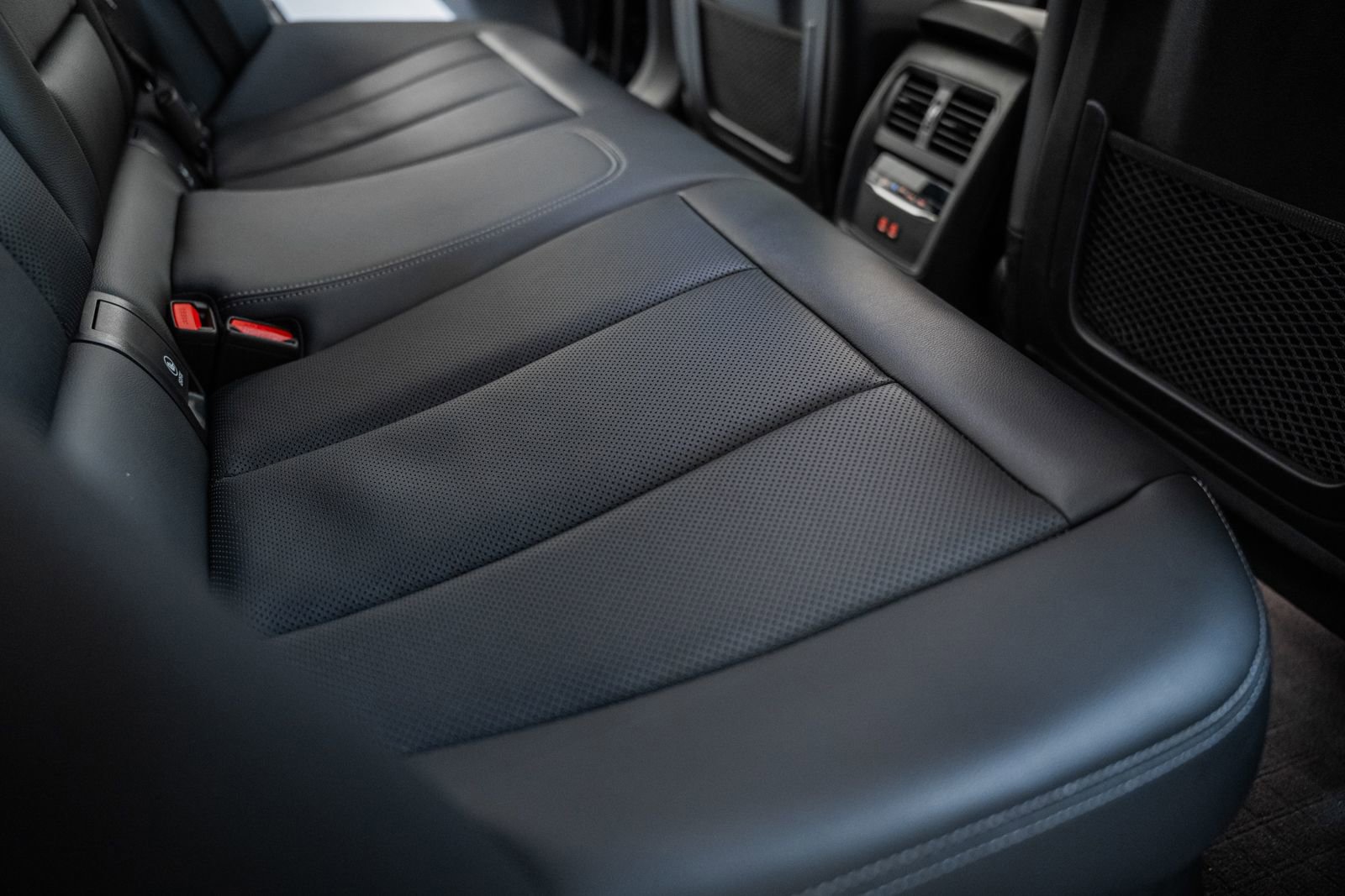 Used 2023 BMW 330i xDrive Sedan w/ M Sport Package image 36