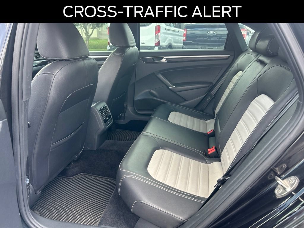 Used 2018 Volkswagen Passat 3.6 FWD image 18