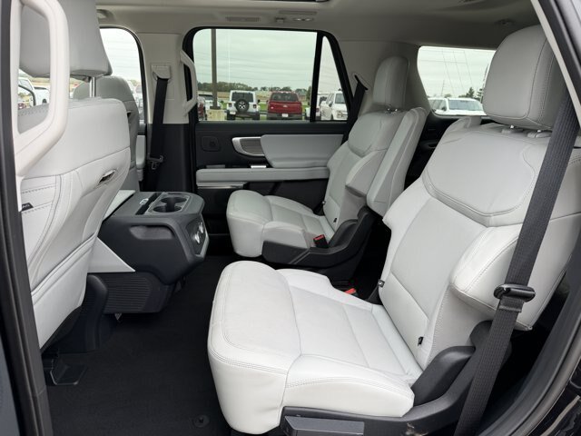 Certified 2025 Ford Expedition Platinum w/ Driver's Package AWD/4WD image 14