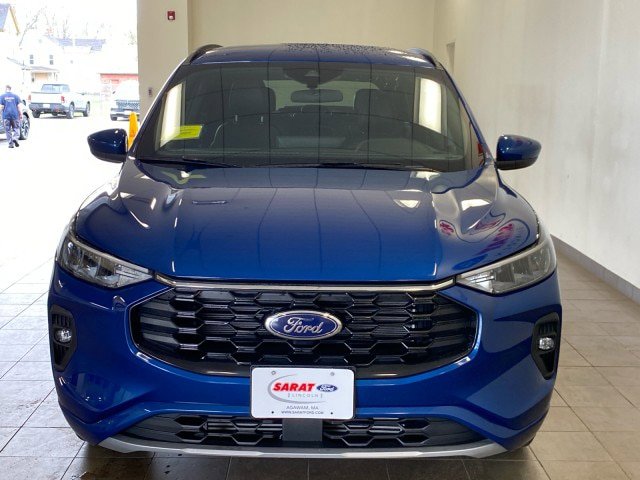 Certified 2023 Ford Escape ST-Line Select AWD/4WD image 3