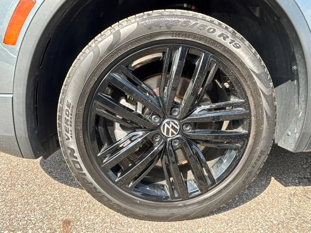 Used 2022 Volkswagen Tiguan SE R-Line AWD/4WD image 31