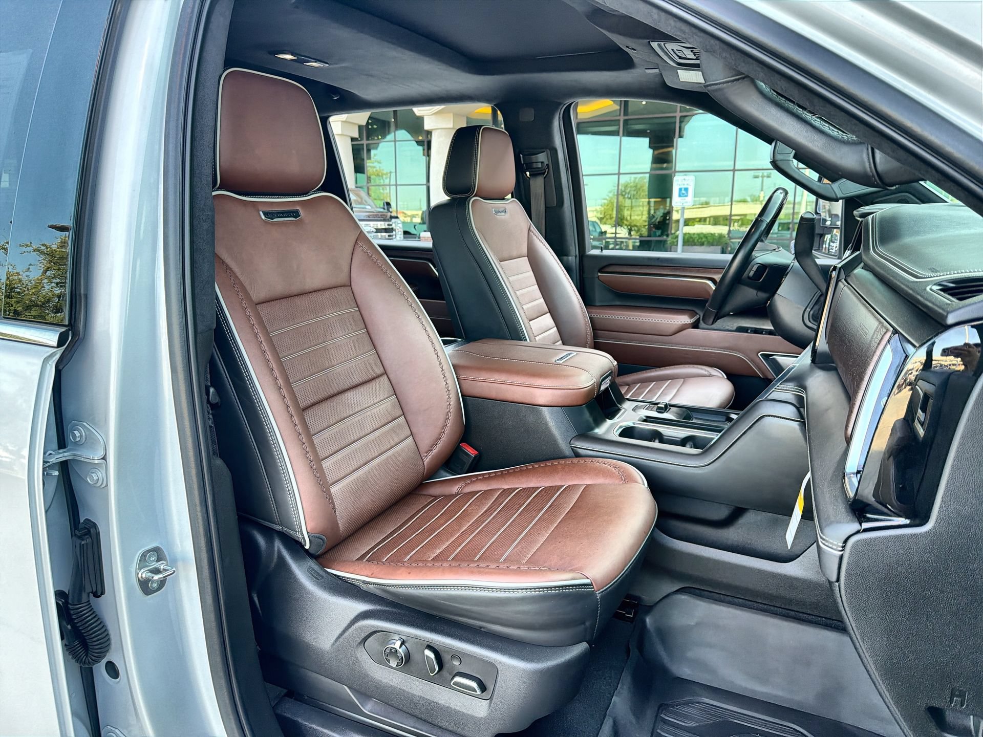 Used 2024 GMC Sierra 2500 Denali Ultimate AWD/4WD image 25