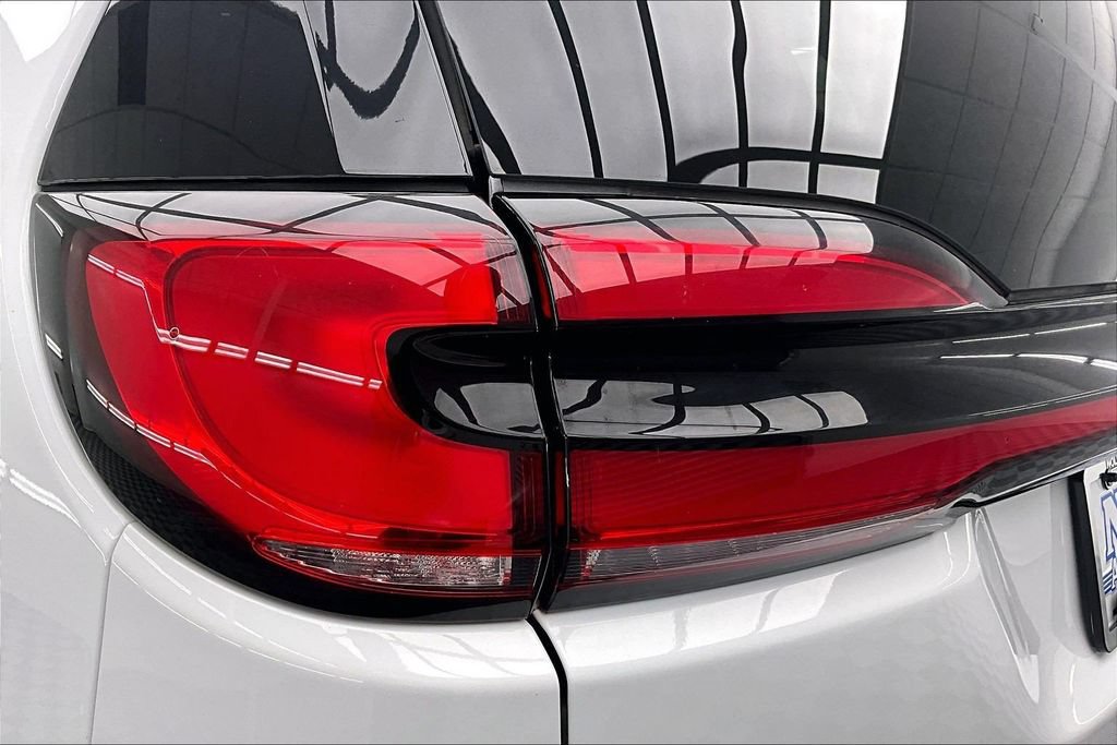Used 2024 Chrysler Pacifica Touring-L FWD image 31